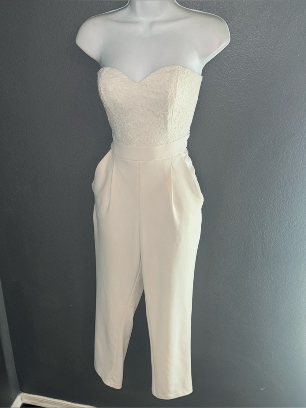 Express Women’s Cream White Strapless Floral Lace Jumpsuit Romper size XS 2